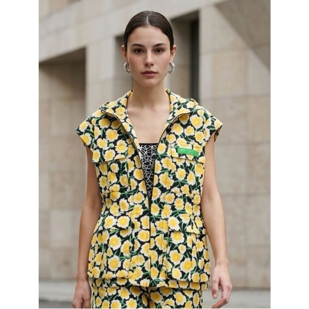 NWT Diane Von Furstenberg Women’s Packable Yellow Poppy Sleeve Hooded Vest - XXS